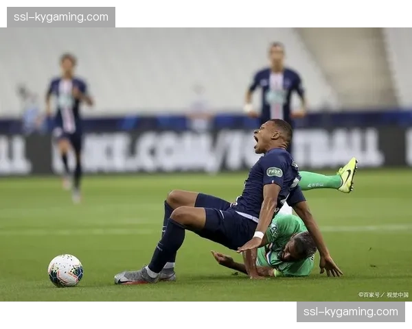 评论:回顾三年前,梅西、内马尔、姆巴佩的MNM组合如何改变法甲格局 评论:回顾三年前,梅西、内马尔、姆巴佩的MNM组合如何改变法甲格局