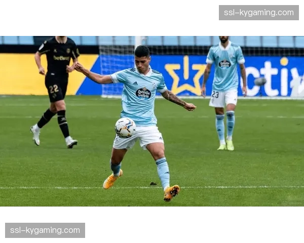 塞尔塔2-2贝蒂斯,两队均在最后十分钟通过换人调整改变局势取得进球 塞尔塔2-2贝蒂斯,两队均在最后十分钟通过换人调整改变局势取得进球