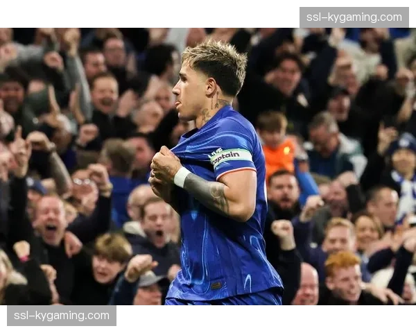 切尔西官方：恩佐-费尔南德斯因腘绳肌伤势预计缺席四周。