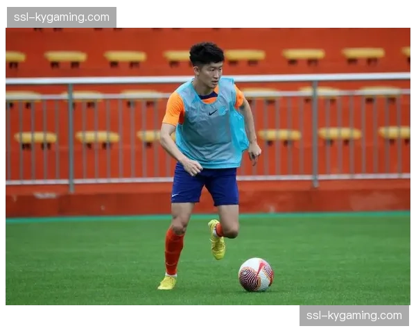 通讯：从青训到首发，18岁小将完成中超生涯首次助攻